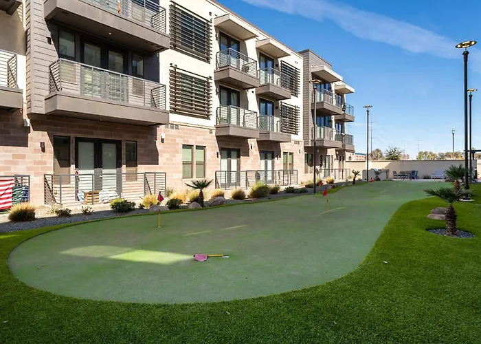Modern Cozysuites On The Town Lake Waterfront 15