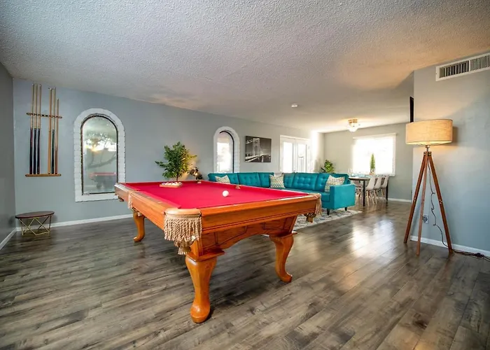 Modern, Tempe Oasis! Private Pool, Sleeps 12