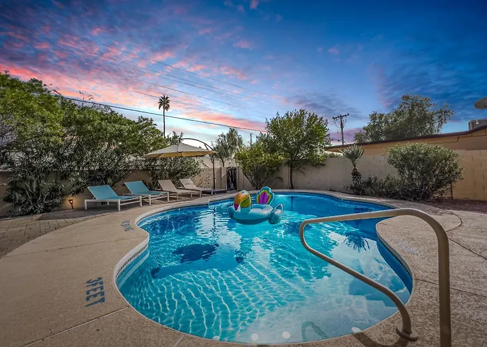 The Sunset House - Pool, Hot Tub & Putting Green