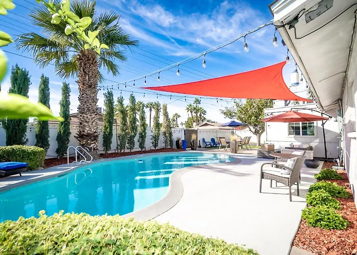 Heated Pool, Sports Court, Pool Table, King Beds