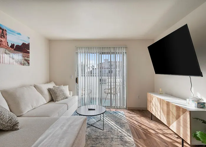 Modern And Spacious One Bedroom Apartment In Tempe With Pool