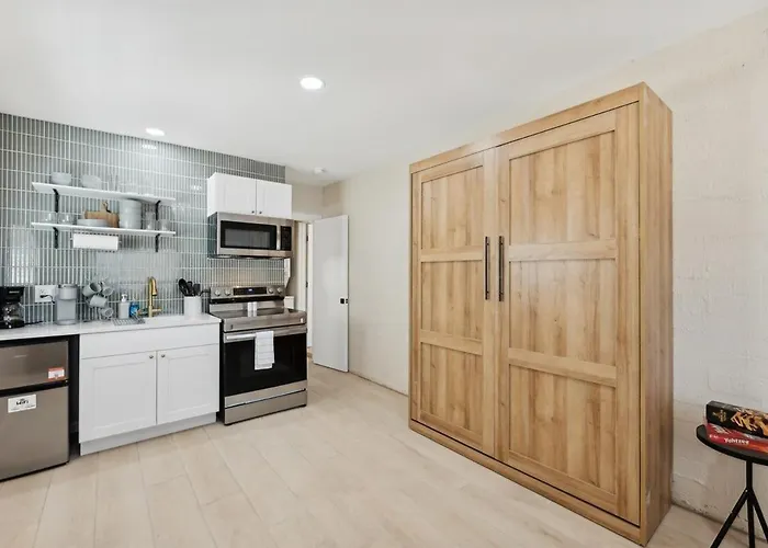 Charming & Stylish Tempe Studio