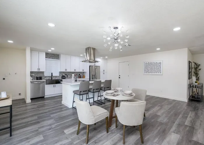 Serene Desert Getaway W/ Backyard Near Asu Campus!