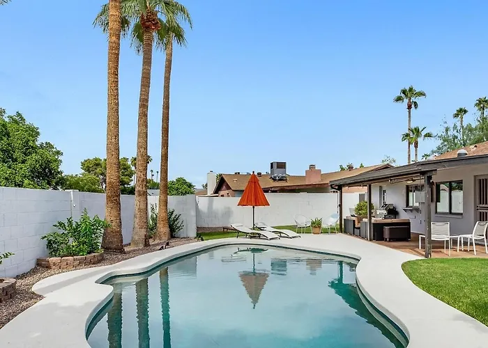 Spacious Palm Oasis