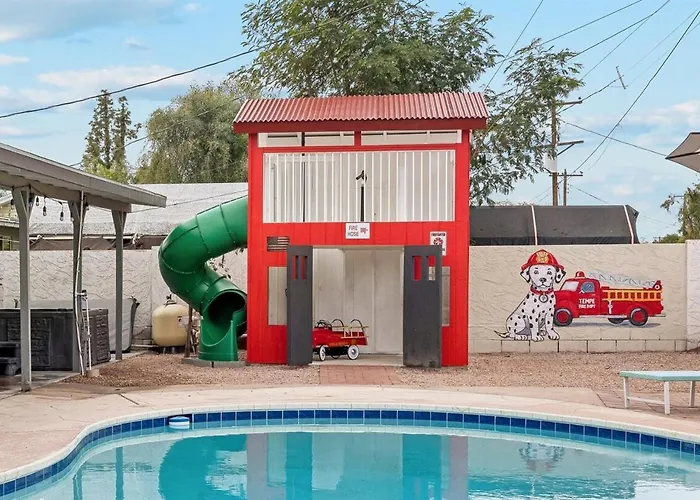 Family Escape With Pool And Fire-Station Playhouse