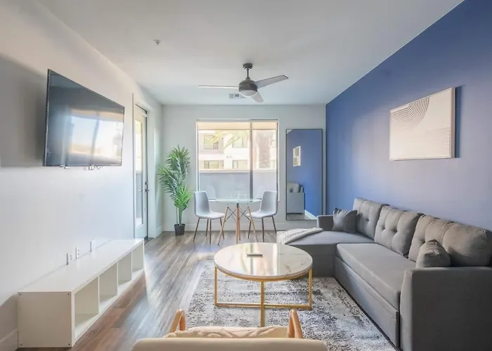 Bright And Sleek 1Br Parking Workspace