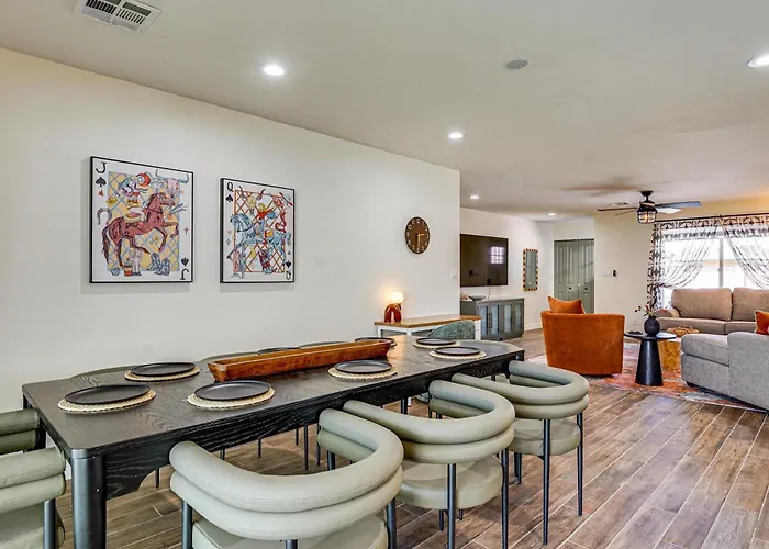 Backyard Oasis! Group Retreat Near Tempe Town Lake