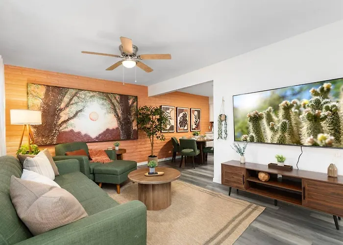 Stylish Tempe Stay Swimming Pool, King Bed! - Apartment