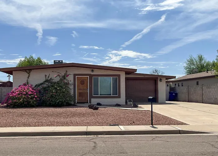 2 Mi To Asu! Updated Family Home W/ Patio + Yard