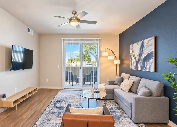 Spacious 2Bd - Gym, Pool, Parking, W-D - Sleeps 8