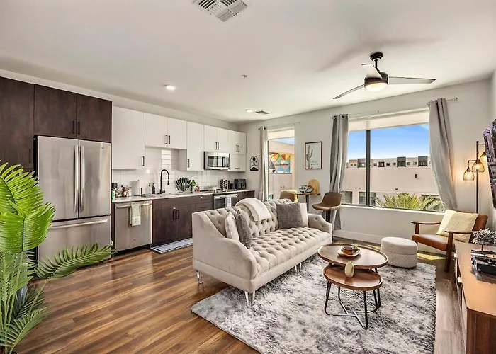 Escape To The Tempe Penthouse King Bed Studio
