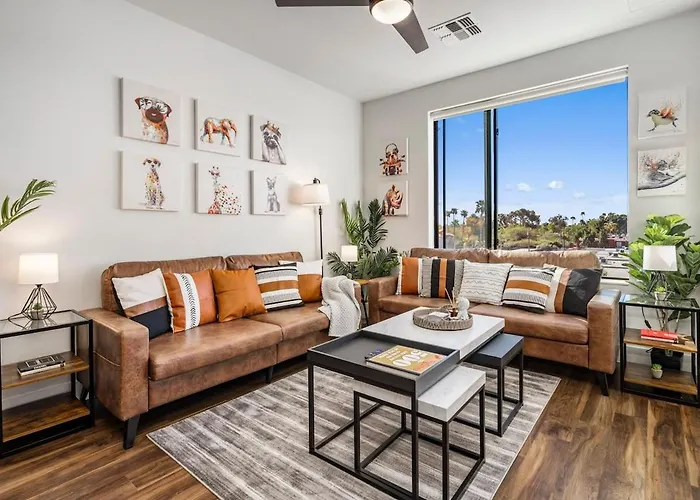 Escape To Trendy & In Vogue 2 Bedroom Tempe Town Lake